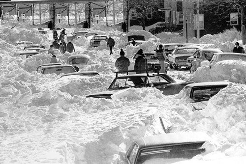 برف سنگینِ سال ۵۰ در تبریز/ رکورد گینس با بیش از ۴۰۰۰ کشته