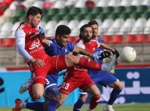 کری‌خوانی تراکتوری‌ها روی سکوها/ درگیری بازیکنان در وسط میدان + عکس