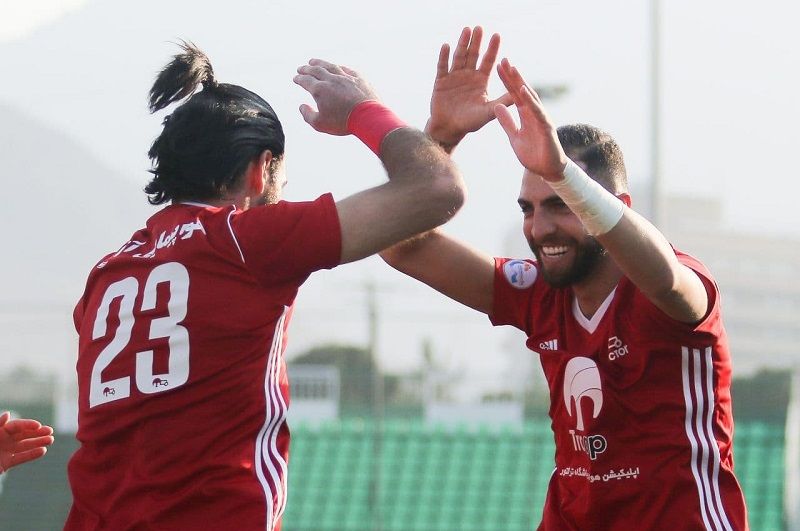 برتری یک نیمه‌ای تراکتور در زمین ذوب‌آهن