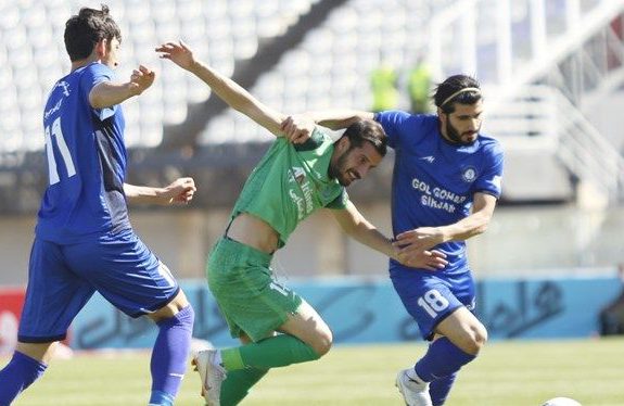 عصبانیت آبی‌پوشان از مصدومیت یار حریف/ درگیری بازیکنان در دقایق پایانی