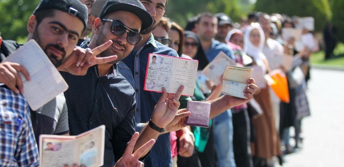 نگاه رهبری به حضور حداکثری در انتخابات/رابطه عملکرد دولت‌ها و مشارکت مردم