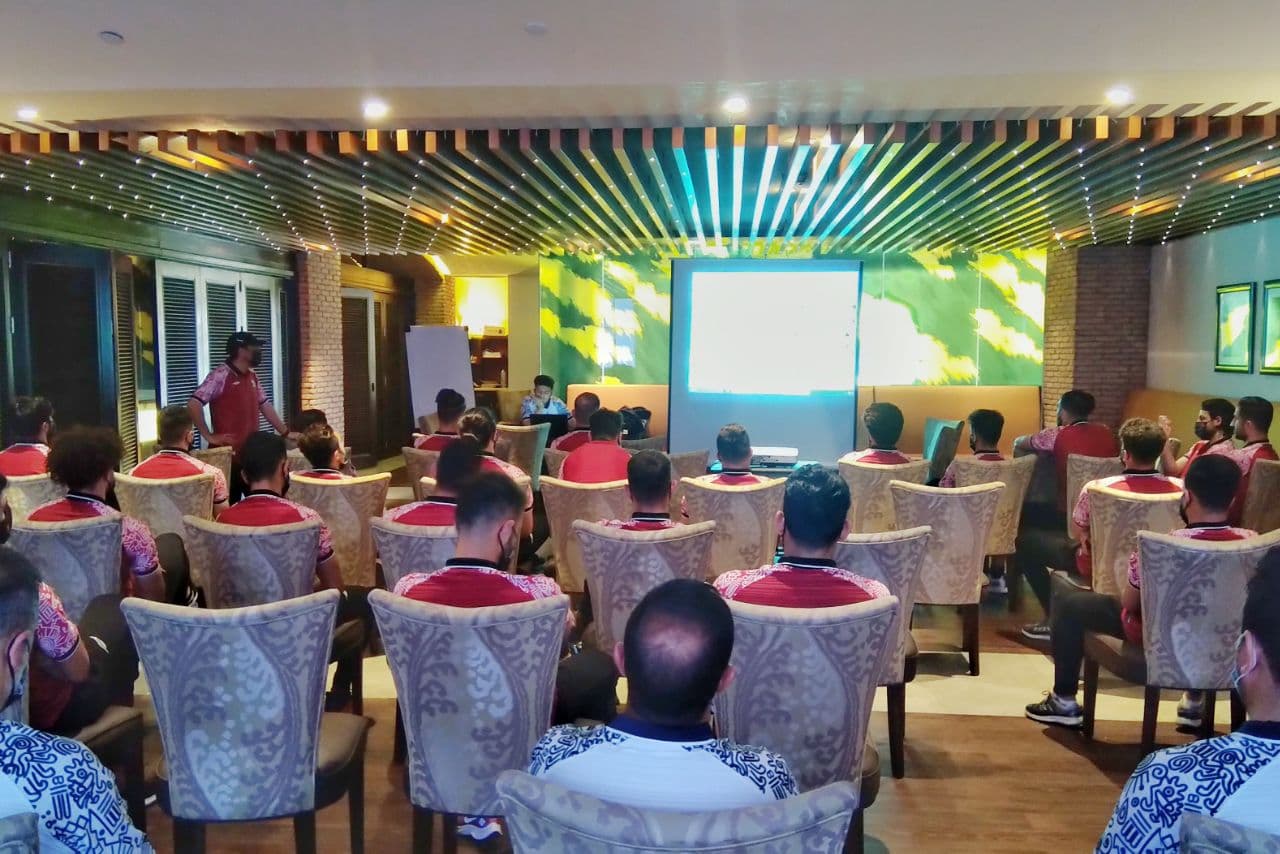 آخرین جلسه فنی تراکتوری‌ها برگزار شد/ آرزوی موفقیت امام جمعه تبریز برای شاگردان خطیبی