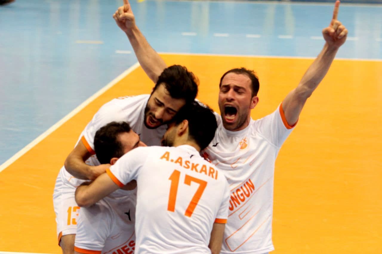 پیروزی شیرین‌تر از عسل مسی‎‌ها در کرج/ بوی پوکر قهرمانی پیچید!