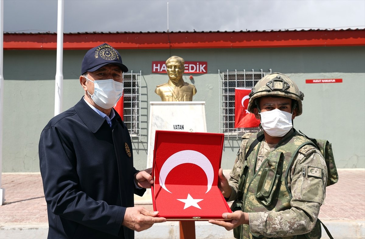 بازدید وزیر دفاع ترکیه از نقاط مرزی ایران