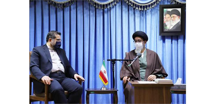 لزوم حمایت از نویسندگان و هنرمندان/تمامی اقدامات باید پیوست فرهنگی داشته باشند