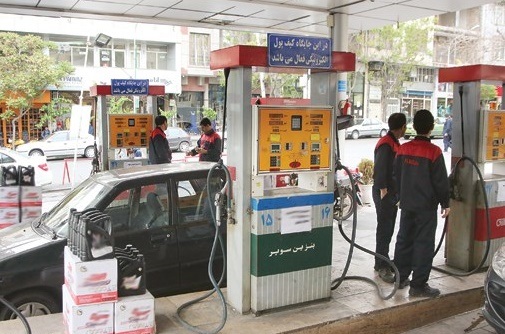 مشکلی در تامین سوخت در آذربایجان شرقی وجود ندارد/ مردم فعلا بنزین آزاد بزنند