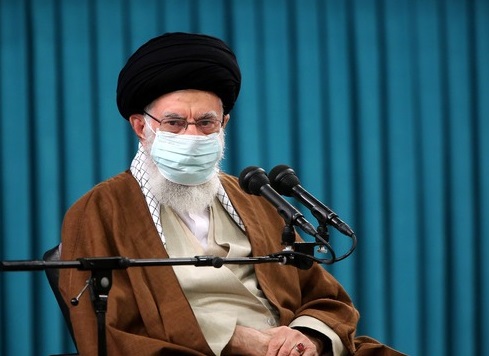 تشویق جوانان به ترک کشور، خیانت است/ استعمارگران می‌خواهند ملت ما را از استعدادشان غافل کنند