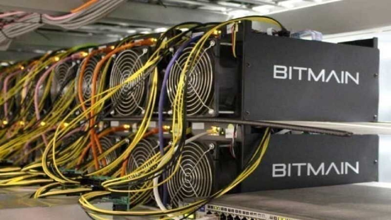 کشف ۱۷ دستگاه ماینر قاچاق در مراغه