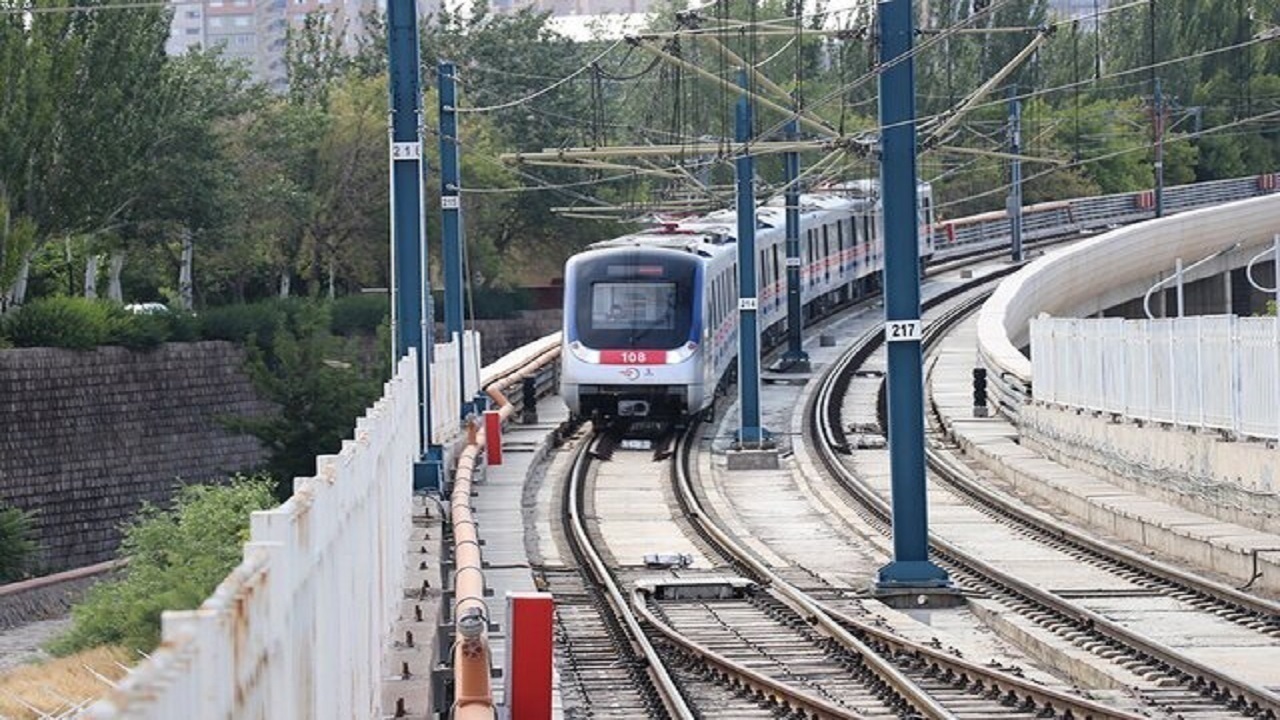 مسافرگیری دوباره قطار شهری تبریز در میدان قطب