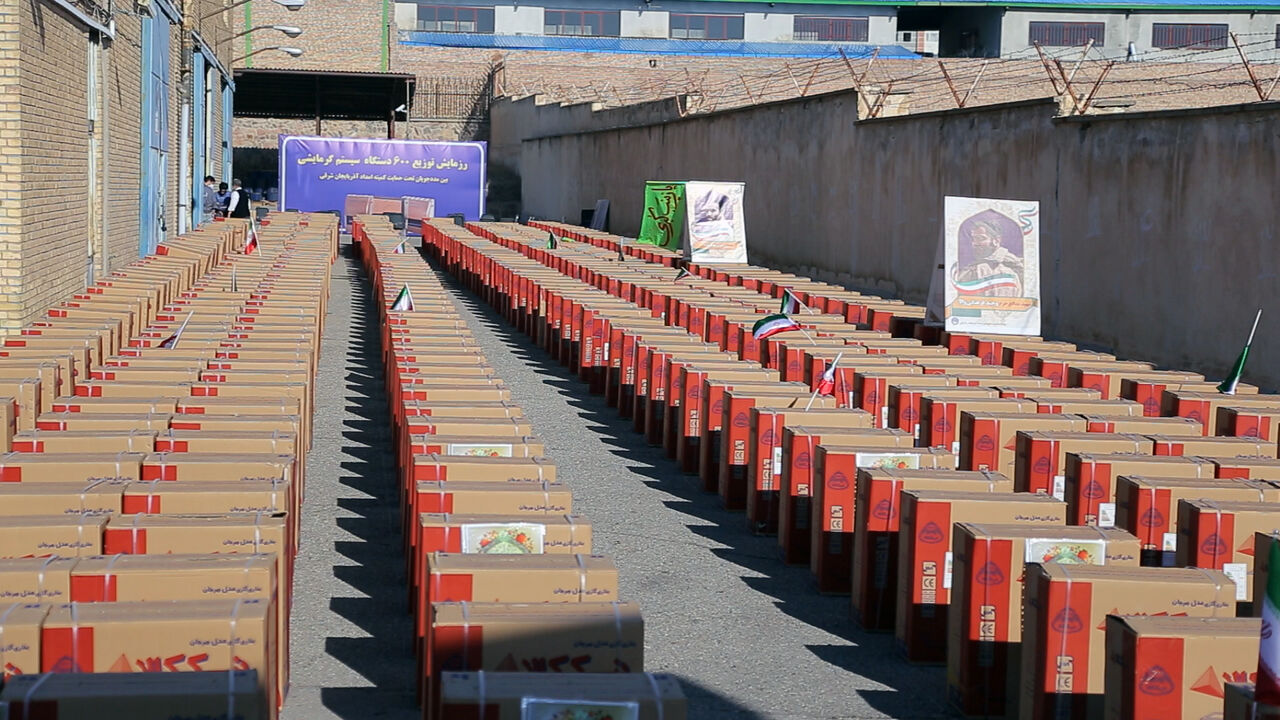 ۱.۴ میلیارد تومان بخاری در بین نیازمندان آذربایجان‌شرقی توزیع شد