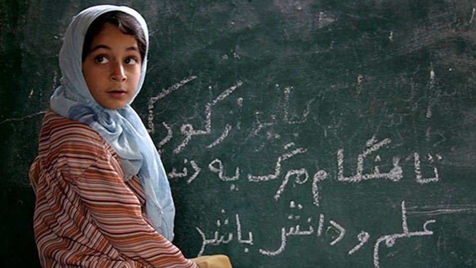 آذربایجان‌شرقی ۱۴۲ هزار بی‌سواد دارد/ اداره ۱۳۶ روستای استان با یک معلم و یک دانش آموز