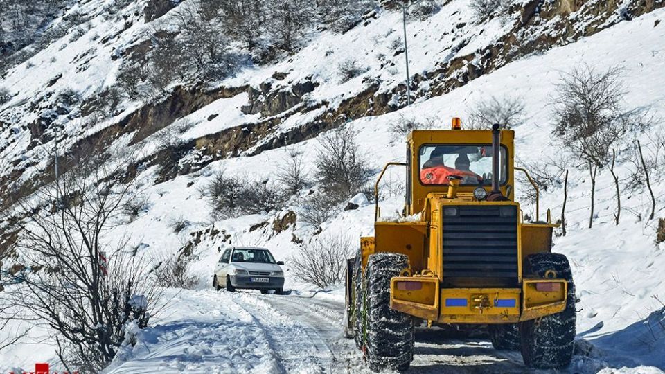 همت روستاییان هشترود برای بازگشایی راه روستا