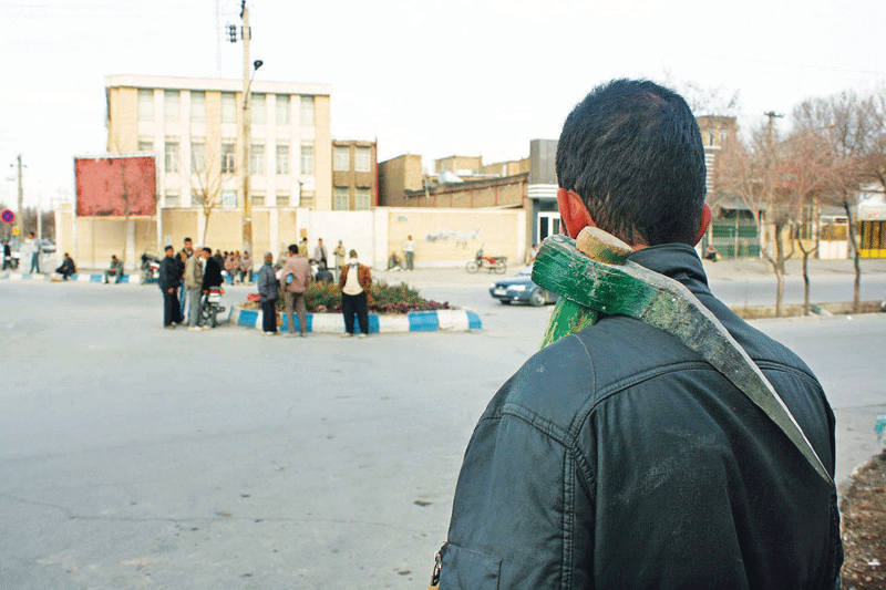 پراکندگی استقرار کارگران ساختمانی در جای جای تبریز زیبنده نیست/ شهرداری به فکر احداث جایگاه باشد