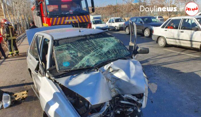 برخورد با تیر برق، در تبریز پراید را مچاله کرد