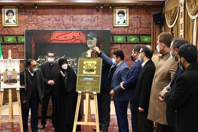 تابلو فرش دستبافت منقش به تصویر سردار شهید «سلیمانی» در تبریز رونمایی شد