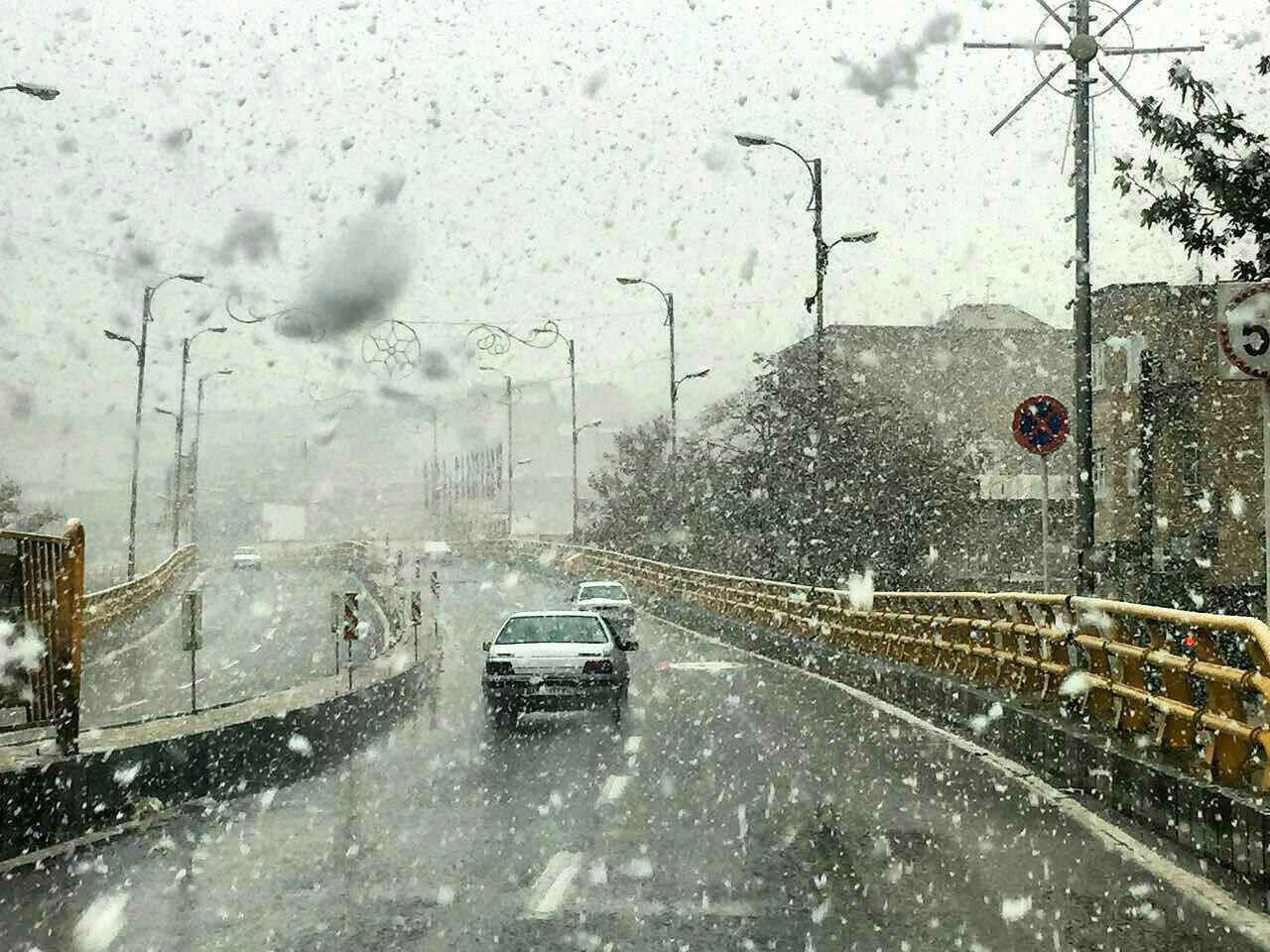 وضعیت نارنجی در آذربایجان شرقی/ بارش بی سابقه برف ادامه دار است