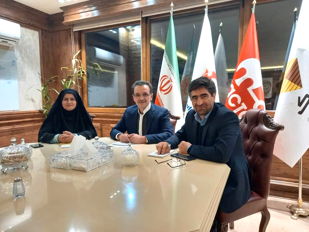 مس مالک صد درصد تراکتـور می‌شود/ نمایندگان کرمان نگاه استعماری دارند