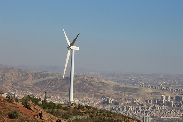 نقشه راه توسعه تفرجگاه عینالی تدوین شود/ ضرورت راه اندازی توربین‌های بادیِ مستقر در قله کوه برای تامین برق پارک