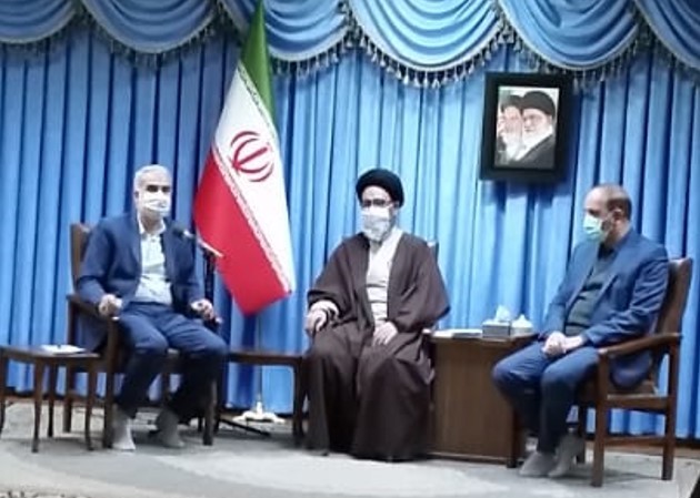 حضور چشم گیر دانش آموزان تبریزی در نماز جمعه/ جوانان همواره در اولویت های اول حجت الاسلام آل هاشم بوده است