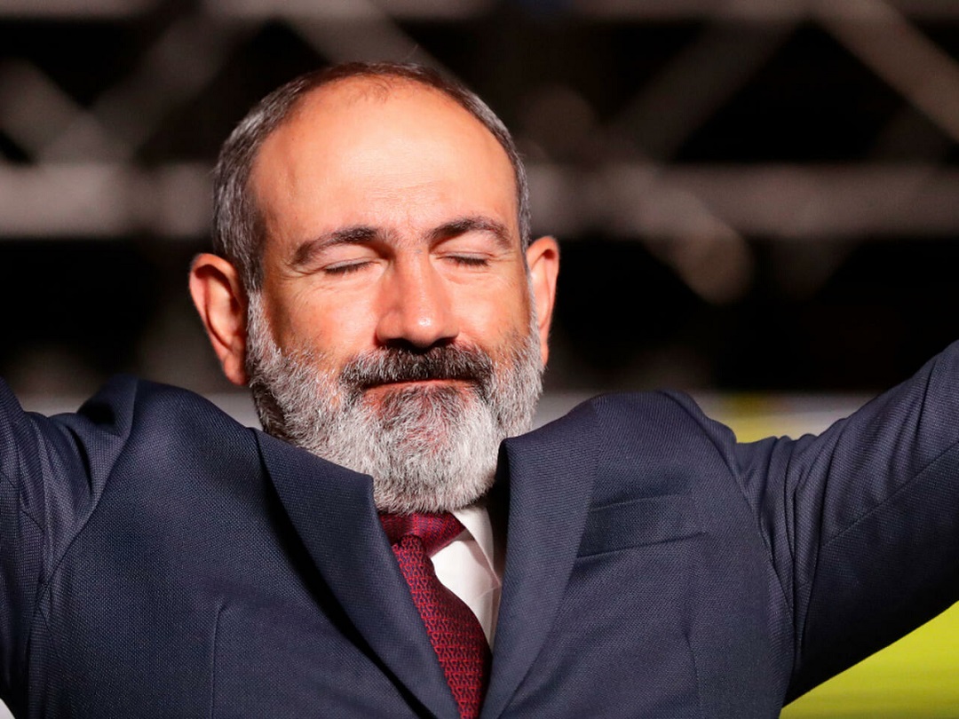 پاشینیان در مقابل وزیر گرجستان مشروب خورد و به پوتین فحش داد