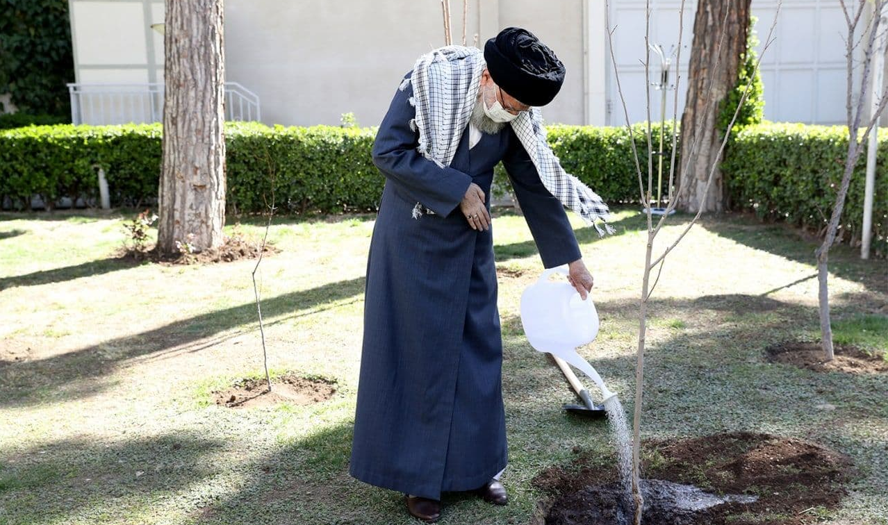 حضرت آیت‌الله خامنه‌ای: تخریب محیط زیست تخریب منافع ملی است