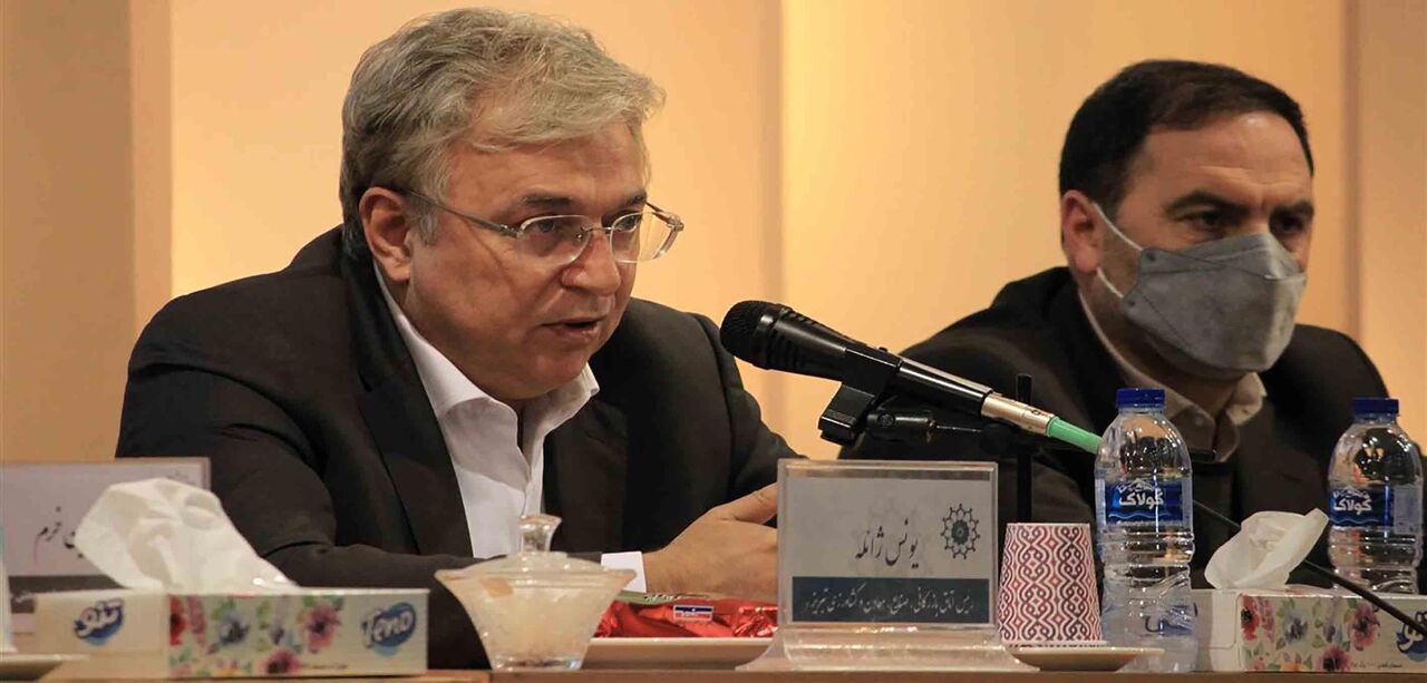 دولت به‌جای افزایشمیزان حقوق کارگران، ارزش پول ملی را افزایش دهد