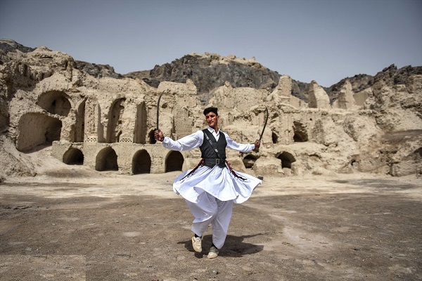 گنجینه ای از زیبایی آیین های اصیل نوروزی در سیستان/اینجا “پلپلاسی و پنجکه” سفیران امید و زندگی نو هستند