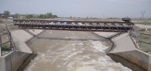 خوشحالی کشاورزان ملکان از جاری شدن آب در کانال زرینه‌رود