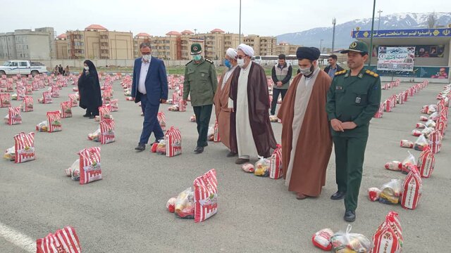 توزیع ۱۰۰۰ بسته معیشتی و کمک مومنانه توسط سپاه و بسیج در اهر