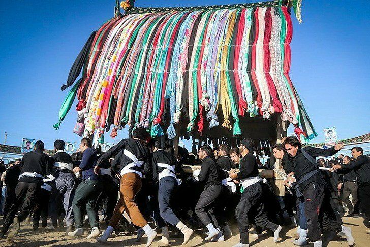 از «کلوخ اندازان» و «دوخت پیراهن مراد» اصفهان تا «هدیه دادن» کاشانی ها و مناجات خوانی شهرضایی ها