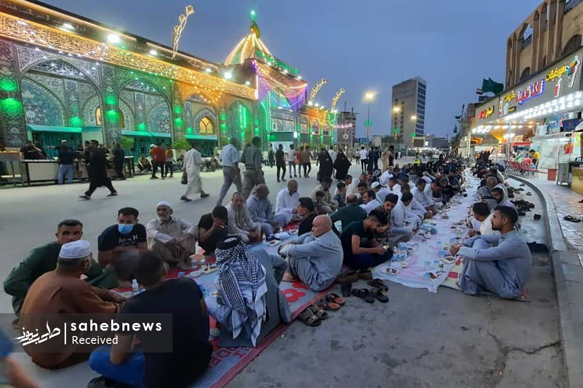 تصاویر اختصاصی از سفره‌های افطار در اطراف حرم حضرت سیدالشهدا(ع) در کربلا