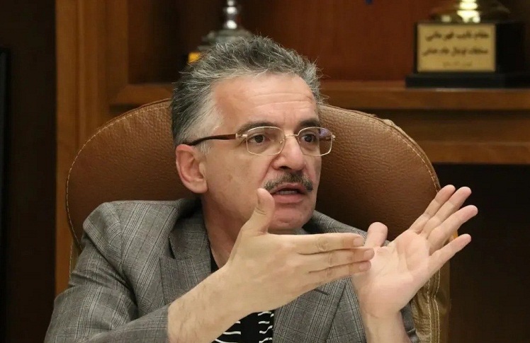 آقای زنوزی! تراکتـور جای “منم منم گفتن” نیست