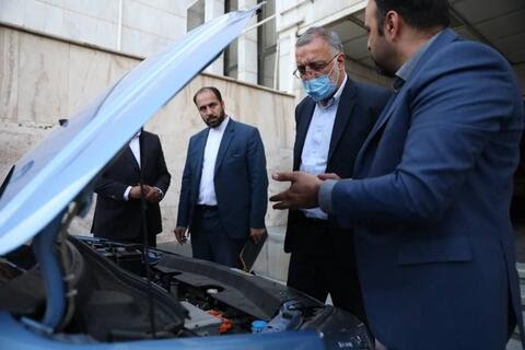بازدید شهردار تهران از خودروی برقی ایرانی +عکس