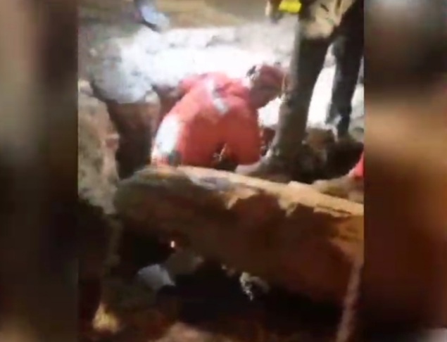 فوت جوان ۳۵ ساله بر اثر گازگرفتگی در شکاف زمین روستای ملاجیق هشترود + فیلم