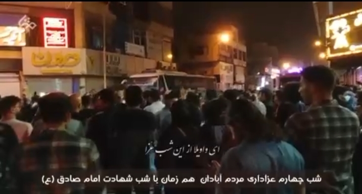 عزاداری مردم آبادان برای جانباختگان حادثه متروپل در شب شهادت امام جعفر صادق (ع)