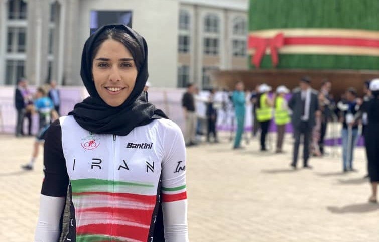 نماز خواندن دختر رکابزن تبریزی سوژه شد + عکس