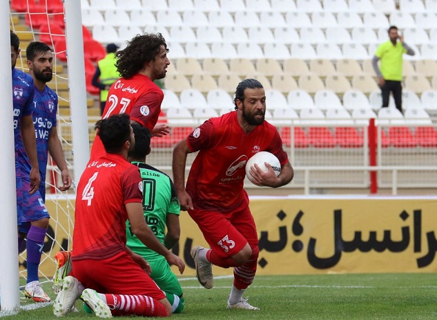 کامبک رویایی پرشورها در روز کامبک سامورایی/ تراکتور با هوادار، هوادار را برد!