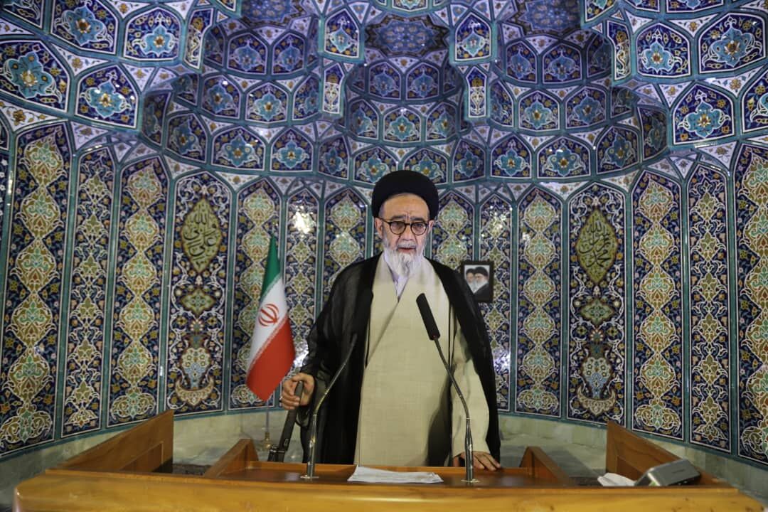 مسائل شرعی به کنار، غیرت و نجابت کجاست؟