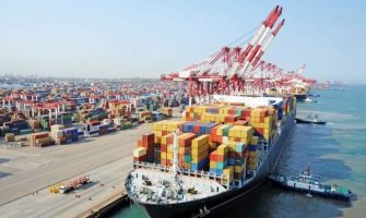 پهلودهی ۱۲ فروند کشتی حامل کالاهای اساسی در بندر شهید رجایی/ ثبت ۴۷۰ درصدی افزایش واردات گندم/ ۳ کشتی گندم و جو در انتظار پهلودهی در لنگرگاه بندرعباس