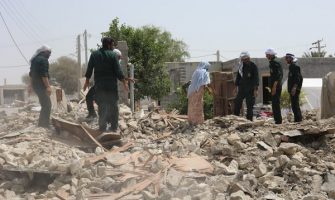 جهادگران شیعه و سنی در صف مقدم آواربرداری از “سایه‌خوش”/ از کمک به مردم در تخلیه خانه‌‌ها تا نصب کانکس‌