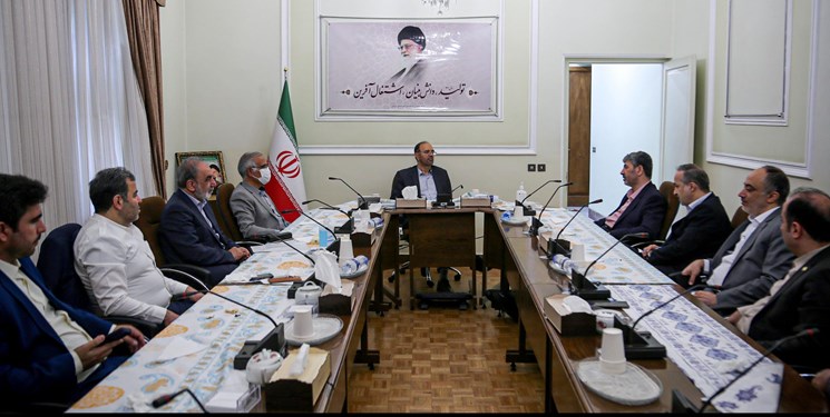 استاندار آذربایجان‌شرقی خواستار شد/ ضرورت تغییر و تحول در مدیریت 8 شرکت شستا در استان