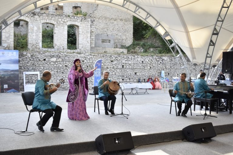 مراسم رقص و آواز در شوشا همزمان با ایام عزای امام حسین (ع)