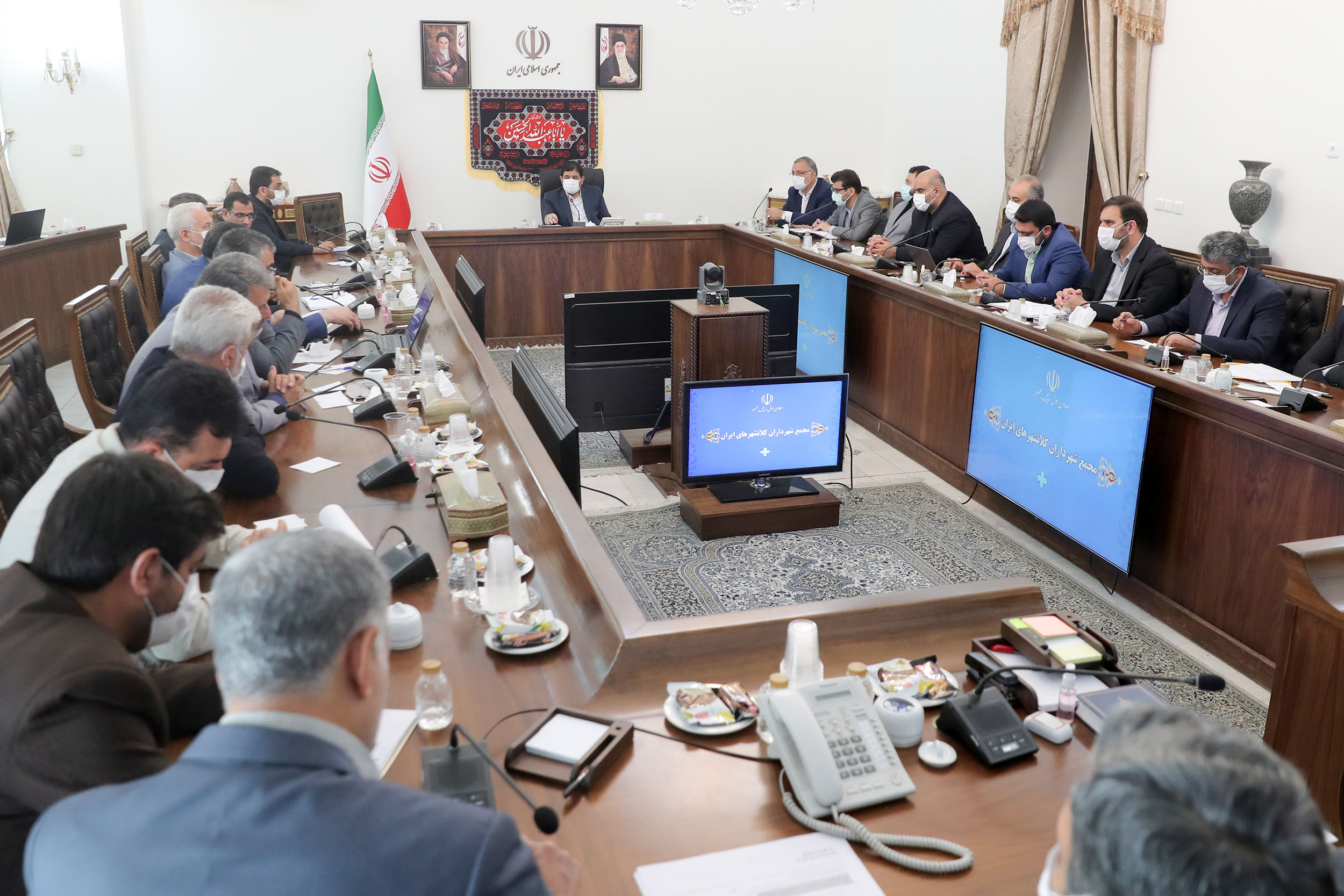 شهرداري ها برای توسعه کشور وظایفی فراتر از تکالیف روزمره برای خود در نظر بگیرند/ سرمایه های مردمی را به سمت تولید و اشتغال هدایت کنید/ تاکید بر صیانت از فرهنگ ایرانی اسلامی در طراحی نمای شهرها