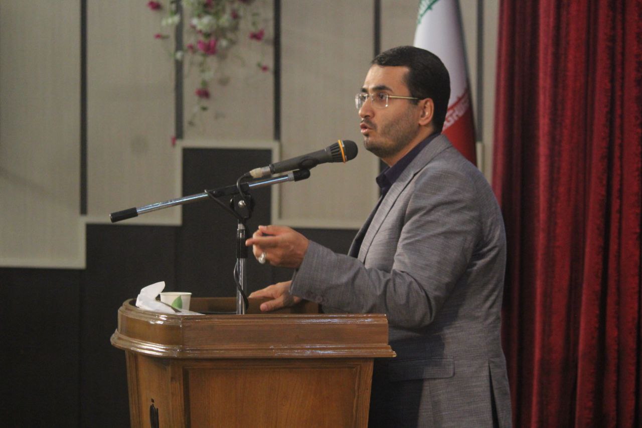 گسترش «فضای مجازی» باعث گسترش جبهه رزم شده است/تظاهر به حضور مفید و بعضا الزامی است