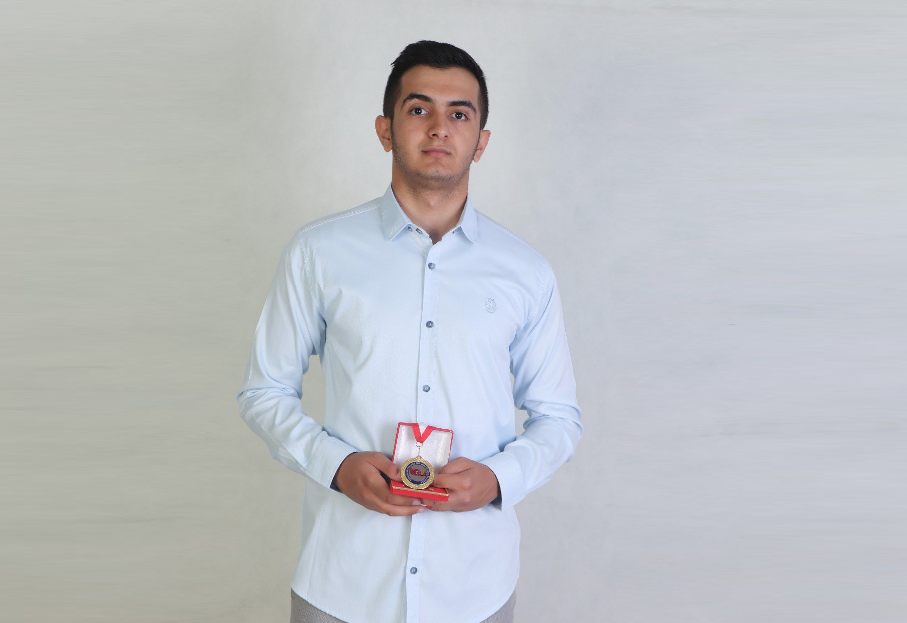 درخشش بازیکن فوتبال تبریز در جشنواره اختراعات اروپا! + عکس