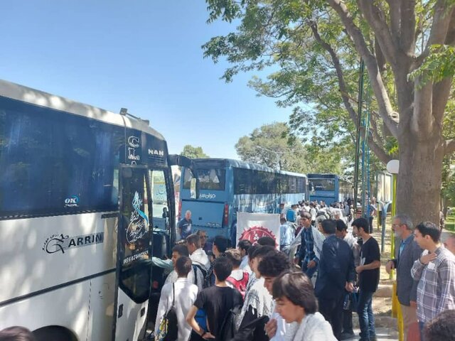 اعزام کاروان ۲۰۰ نفری راهیان نور از اهر به مناطق عملیاتی شمال غرب کشور