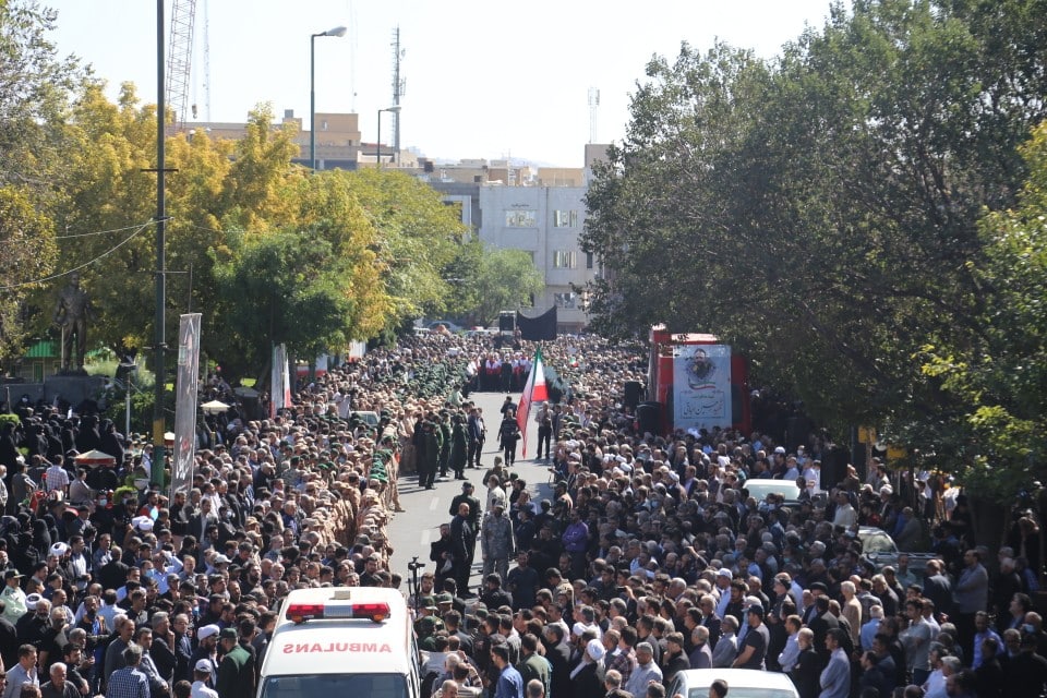 پیکر پاک شهید اوجاقی بر دوش مردم تشییع شد/ مردم تبریز خواستار استعفای پزشکیان شدند