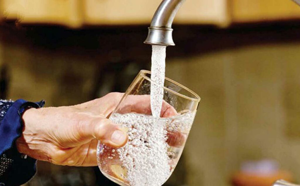 بوی بدِ آب از ولیعصر تا ملازینال/ شانه خالی کردن آب و فاضلاب از پاسخگویی