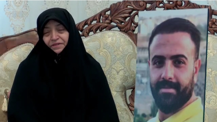 بی‌قراری های مادری که فرزندش دیروز توسط آشوبگران در تبریز به شهادت رسید+فیلم