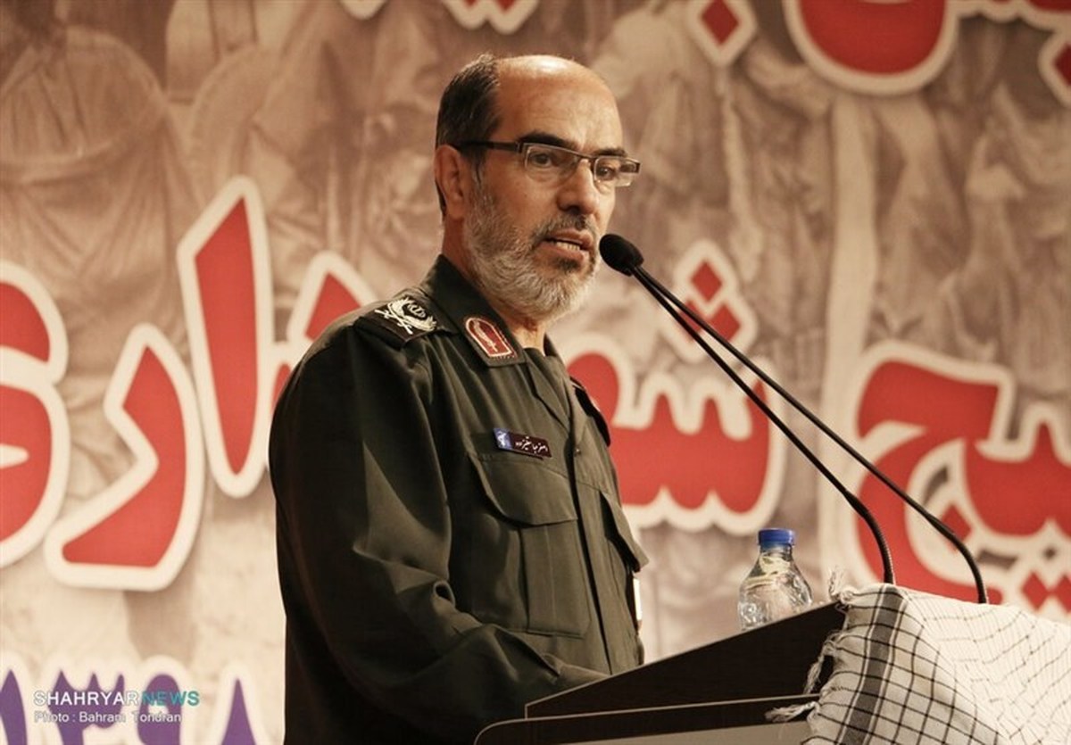 وظیفه امروز ایستادگی مقابل تهاجم فرهنگی است